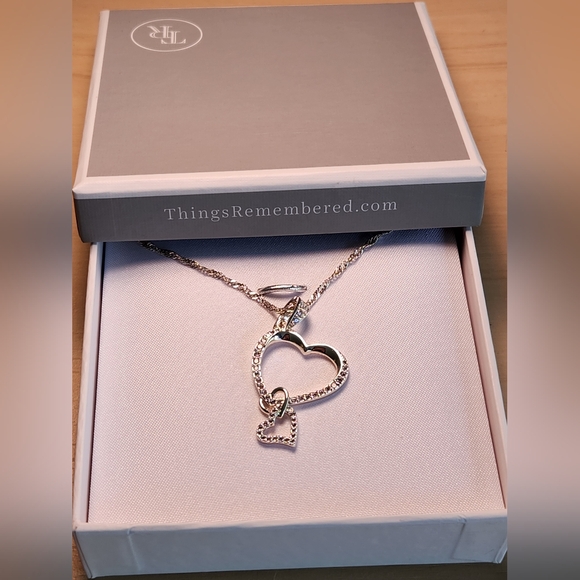 Elegant Silver Heart Pendant Necklace - Picture 3 of 3